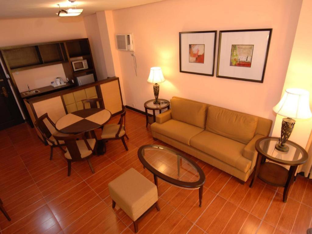 Planta Centro Bacolod Hotel & Residences Dış mekan fotoğraf