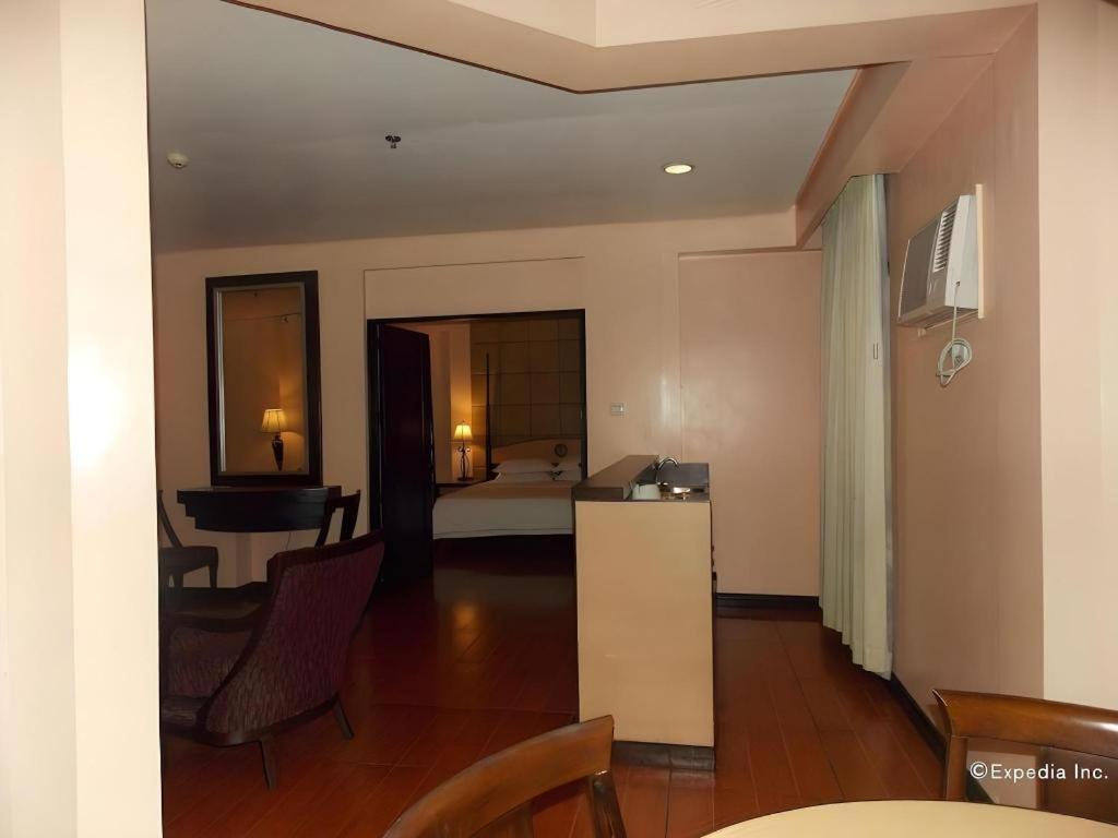 Planta Centro Bacolod Hotel & Residences Dış mekan fotoğraf