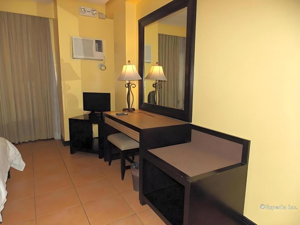 Planta Centro Bacolod Hotel & Residences Dış mekan fotoğraf
