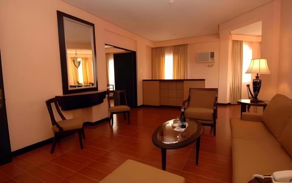 Planta Centro Bacolod Hotel & Residences Dış mekan fotoğraf