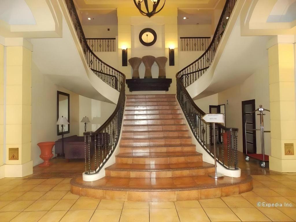 Planta Centro Bacolod Hotel & Residences Dış mekan fotoğraf