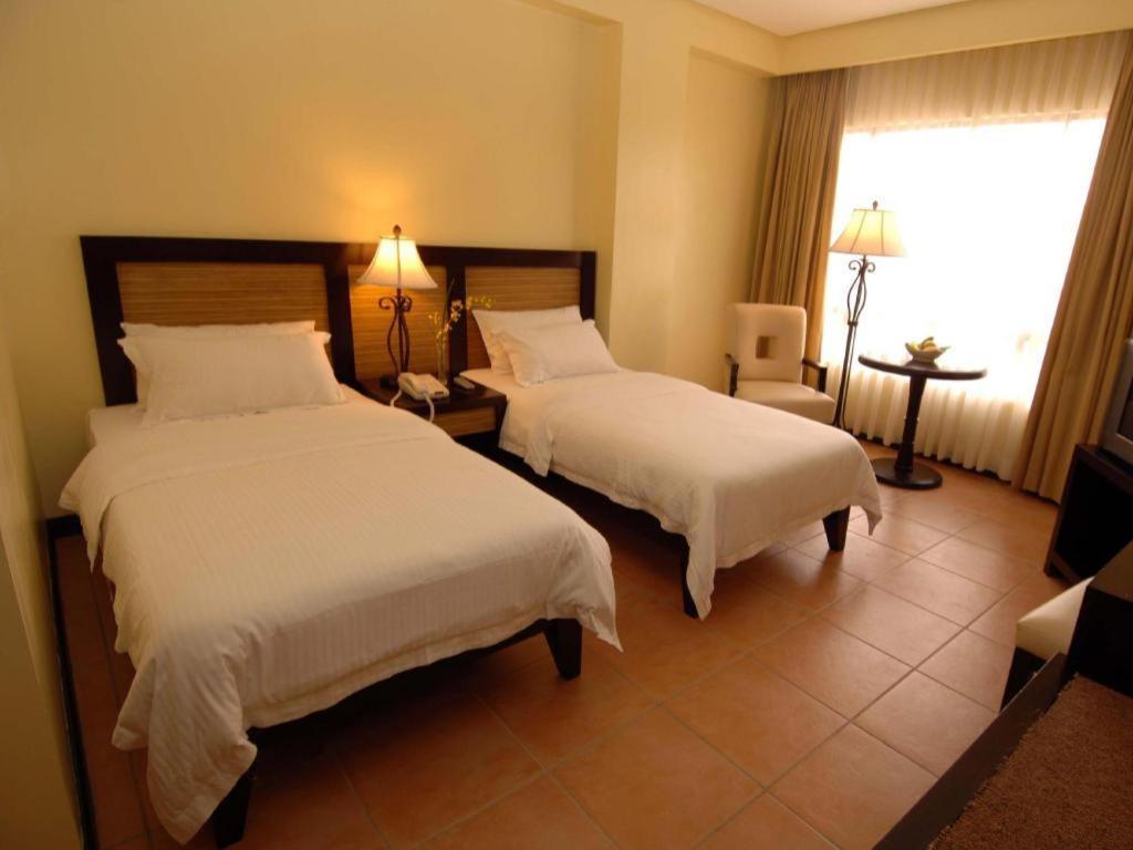Planta Centro Bacolod Hotel & Residences Dış mekan fotoğraf