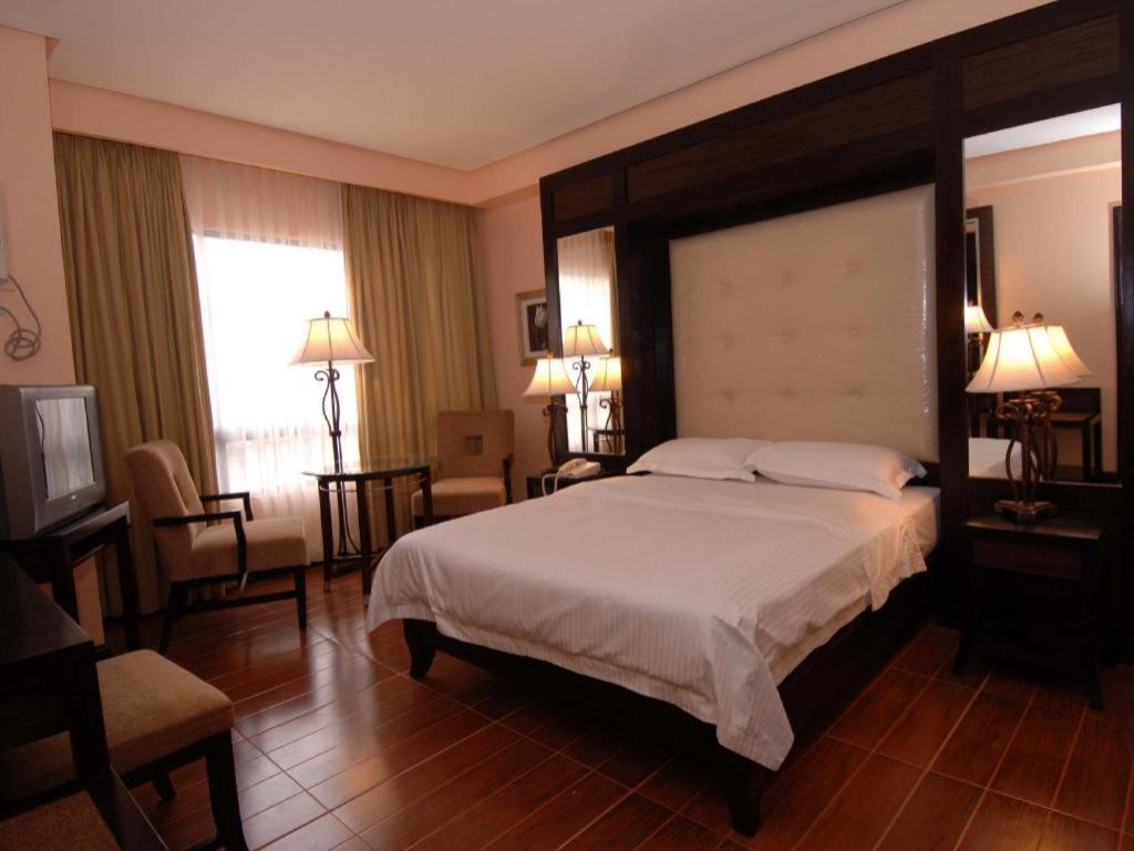 Planta Centro Bacolod Hotel & Residences Dış mekan fotoğraf