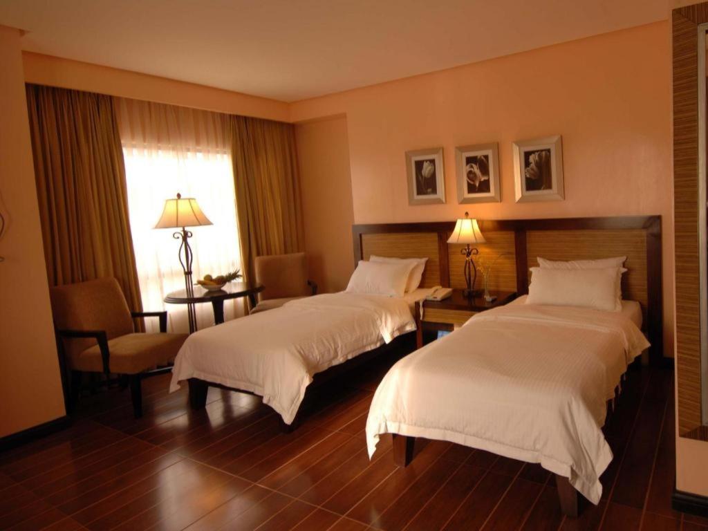 Planta Centro Bacolod Hotel & Residences Dış mekan fotoğraf