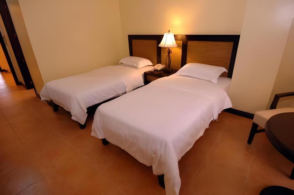 Planta Centro Bacolod Hotel & Residences Dış mekan fotoğraf