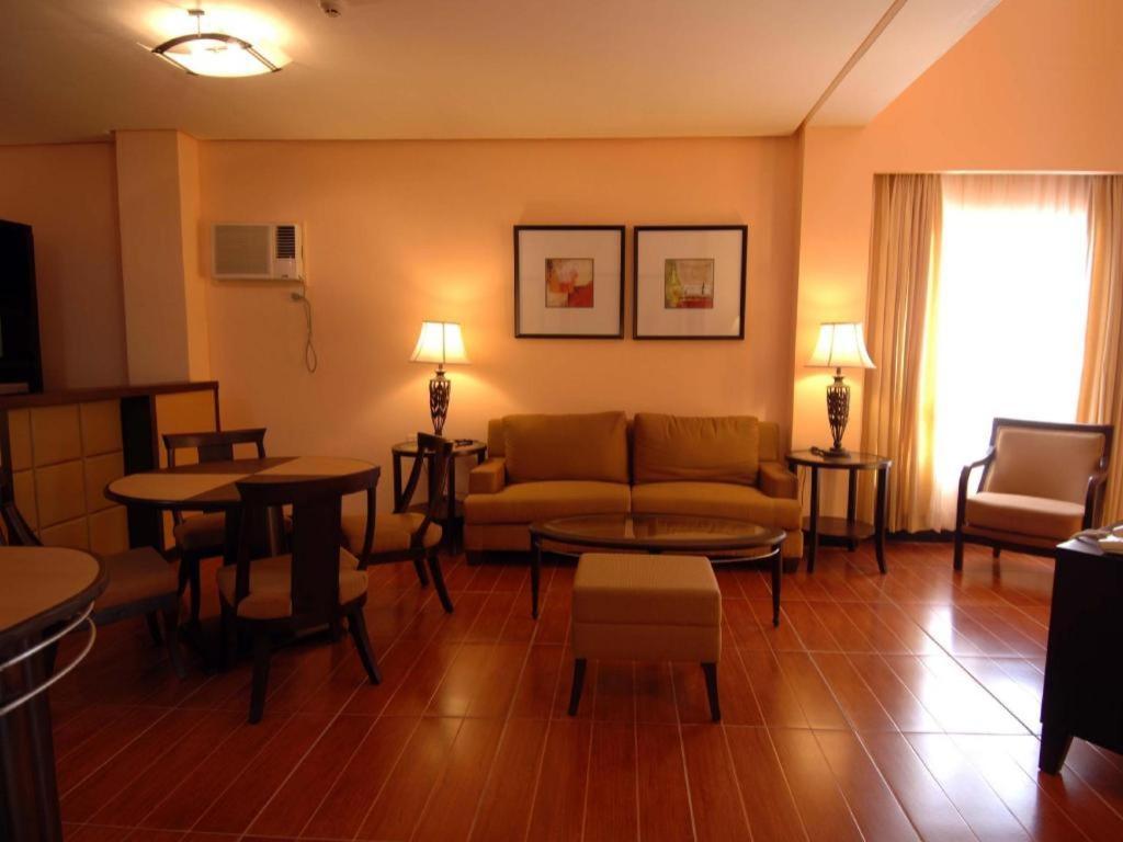 Planta Centro Bacolod Hotel & Residences Dış mekan fotoğraf