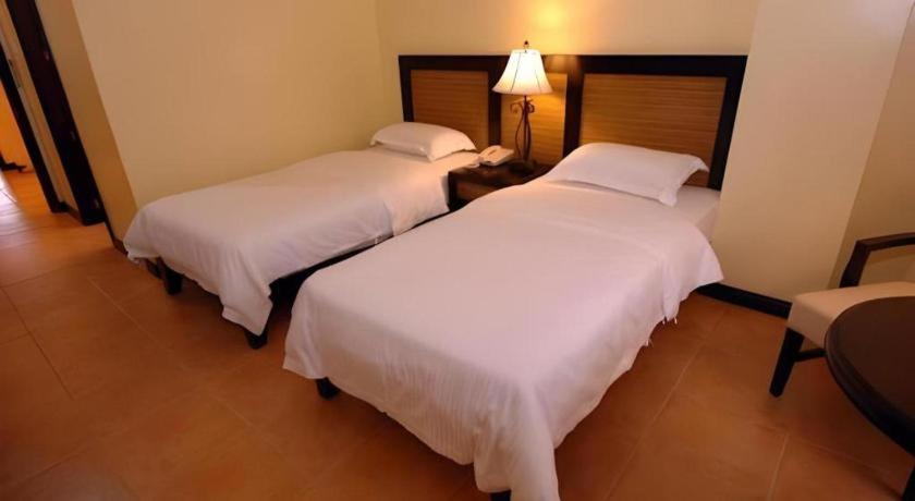 Planta Centro Bacolod Hotel & Residences Dış mekan fotoğraf