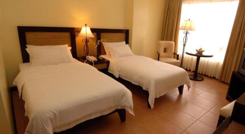 Planta Centro Bacolod Hotel & Residences Dış mekan fotoğraf