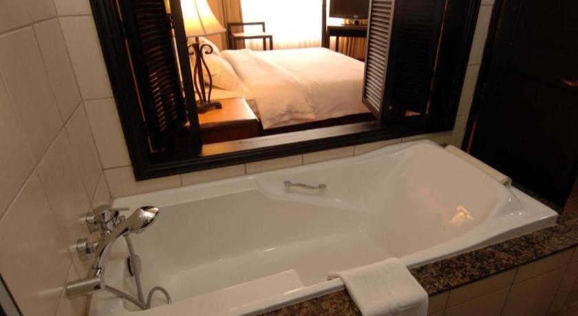 Planta Centro Bacolod Hotel & Residences Dış mekan fotoğraf