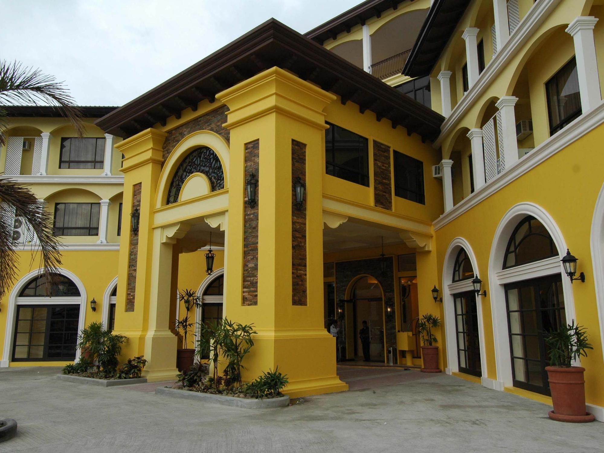 Planta Centro Bacolod Hotel & Residences Dış mekan fotoğraf