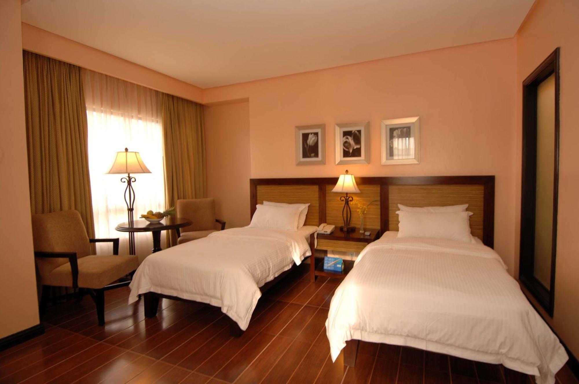 Planta Centro Bacolod Hotel & Residences Dış mekan fotoğraf